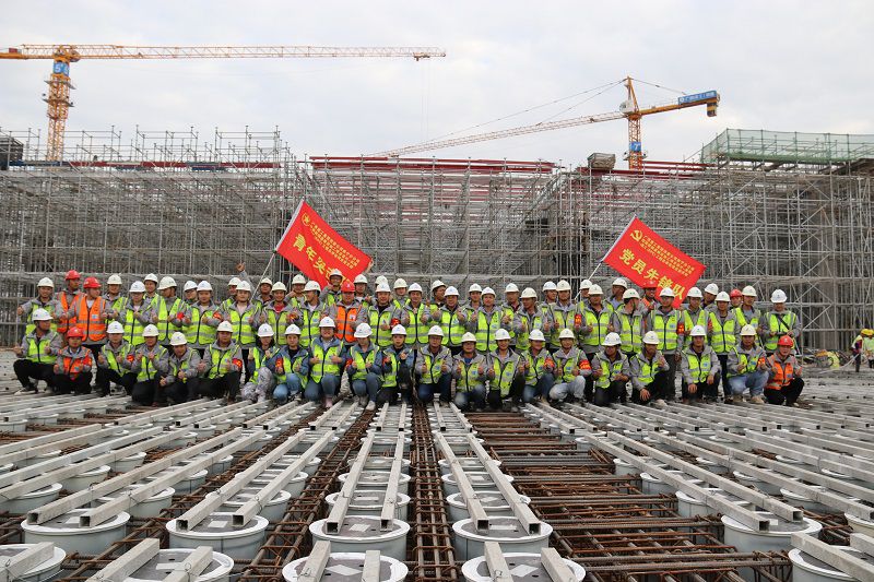 【四季度 黨旗紅】欽州超薄玻璃基板深加工項目深化黨建引領助力項目決戰(zhàn)決勝.jpg