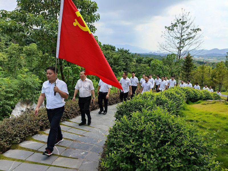 參觀烈士碑林-修圖.jpg